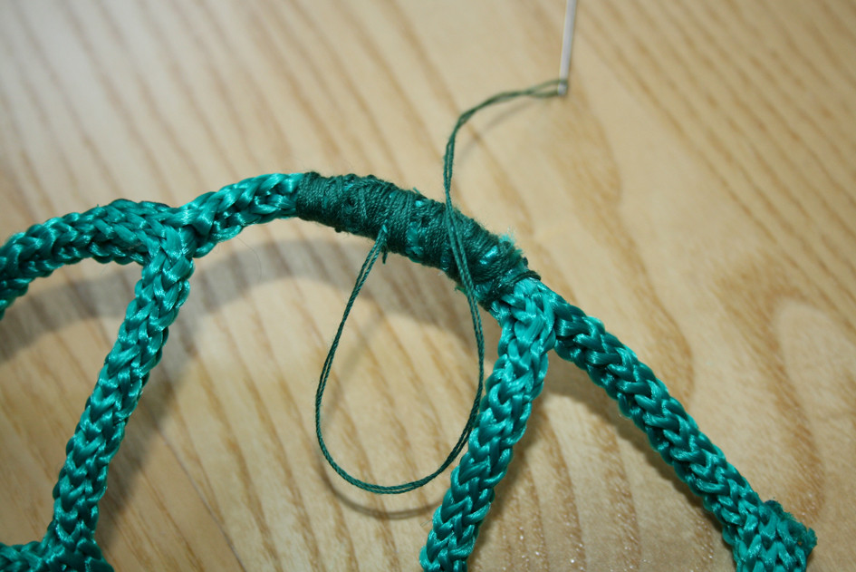 6. Zum Schluss noch einen schönen Knoten machen und fertig. Enden evtl. noch mit dem Feuerzeug abflammen.