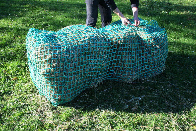 Das Netz an der offenen Seite zusammenbinden. 