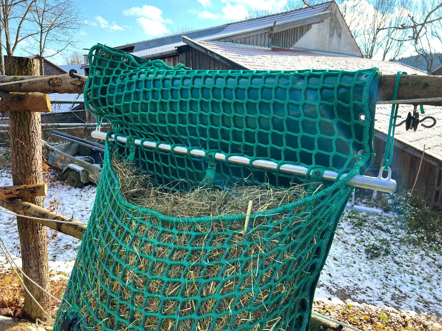 Netz mit doppeltem Druckverschlüssen oben offen.