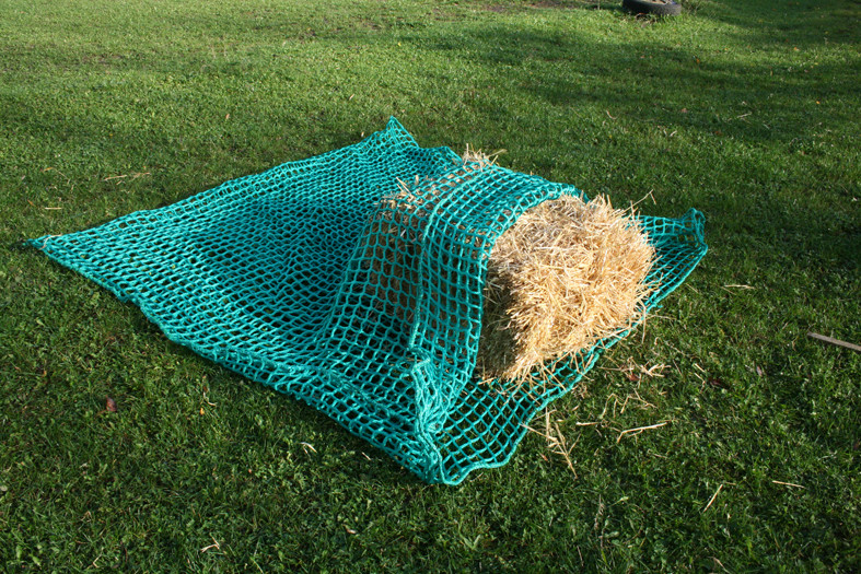 Neu: Netztasche in der Größe 2m x 2m Größe. Sie ist flach und an drei Seiten zusammengenäht.