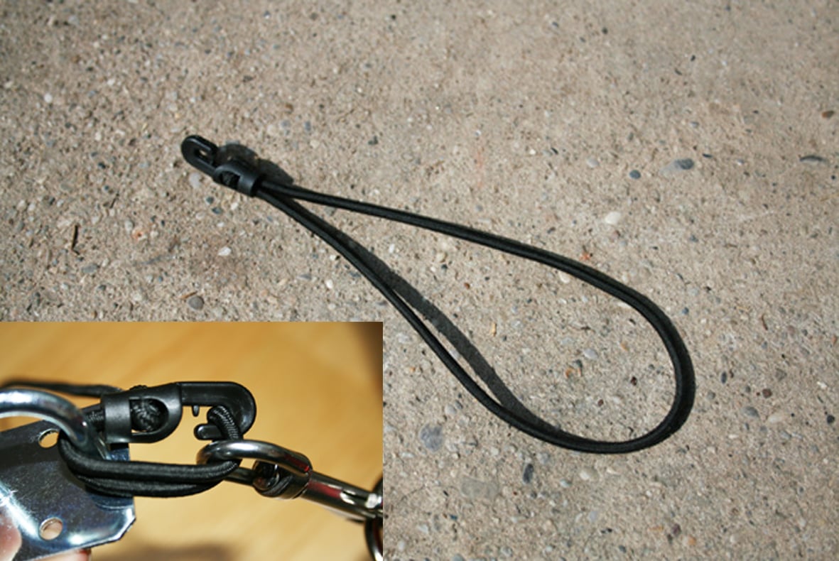 Sollbruchstelle:Gummispanner, Länge verstellbar.