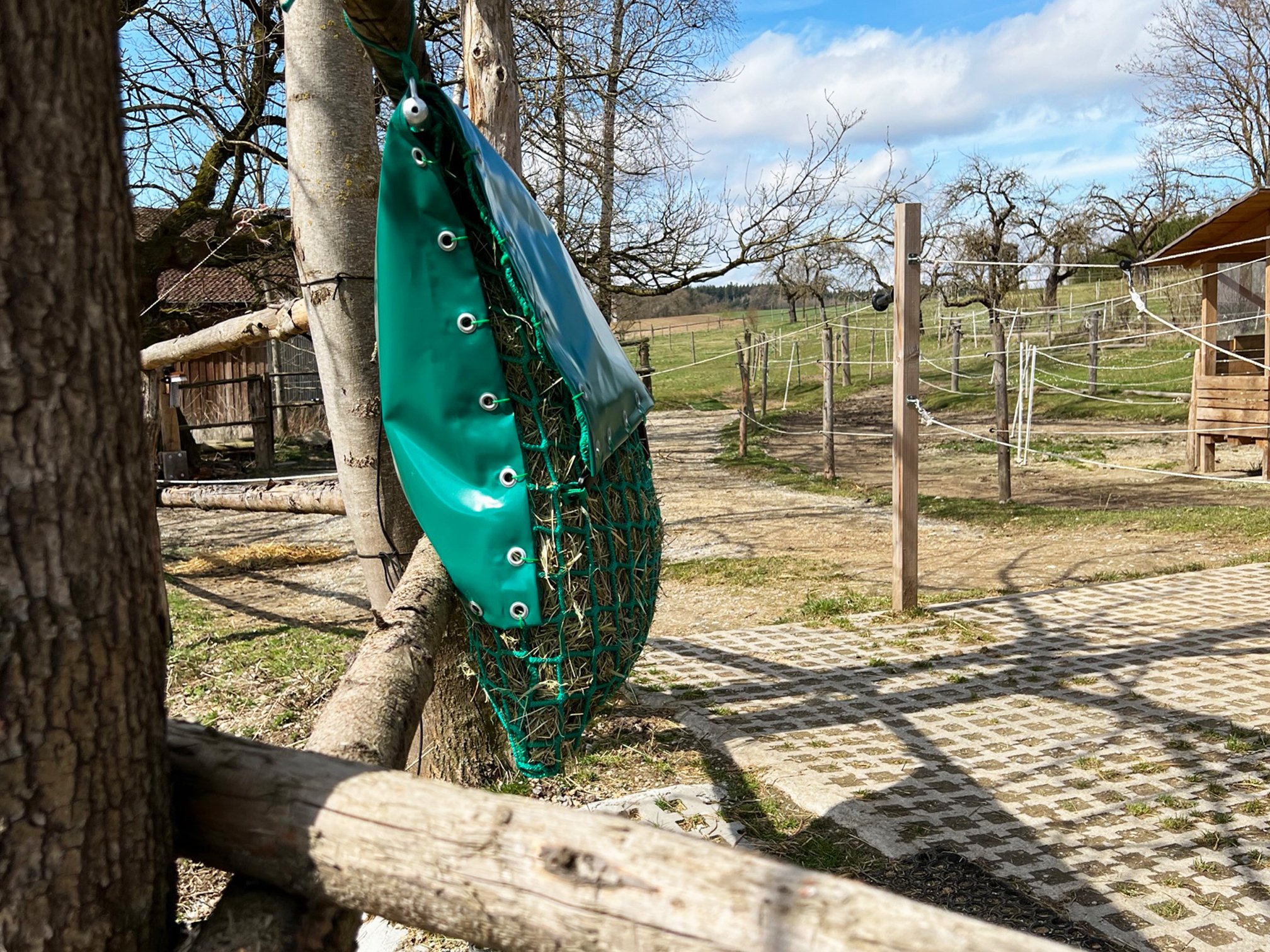 Hier die  aktuelle Tasche mit 50cm Überwurf und 1,0m x 1,20m Plane.