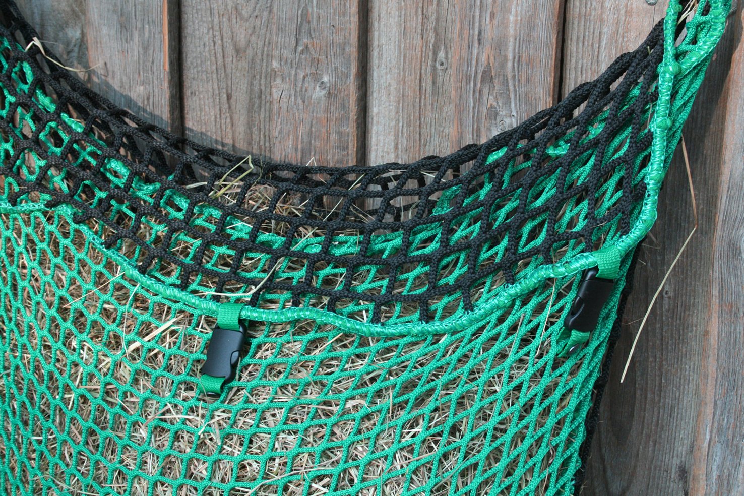 Netztasche mit unterschiedlichen Maschenweiten auf jeder Seite.
