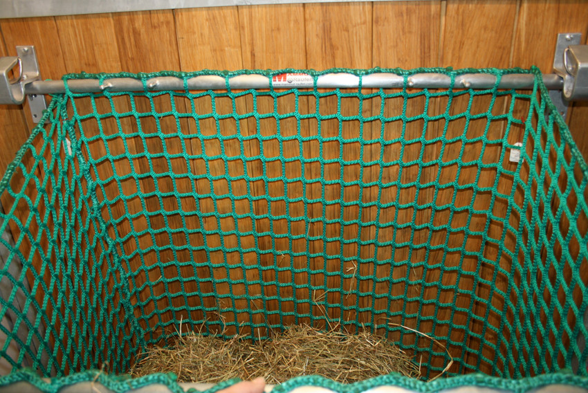 Netz Draufsicht. Durch die spezielle Taschenform des Netzes hat man bei dieser Raufe eine sehr große Öffnung zum befüllen.