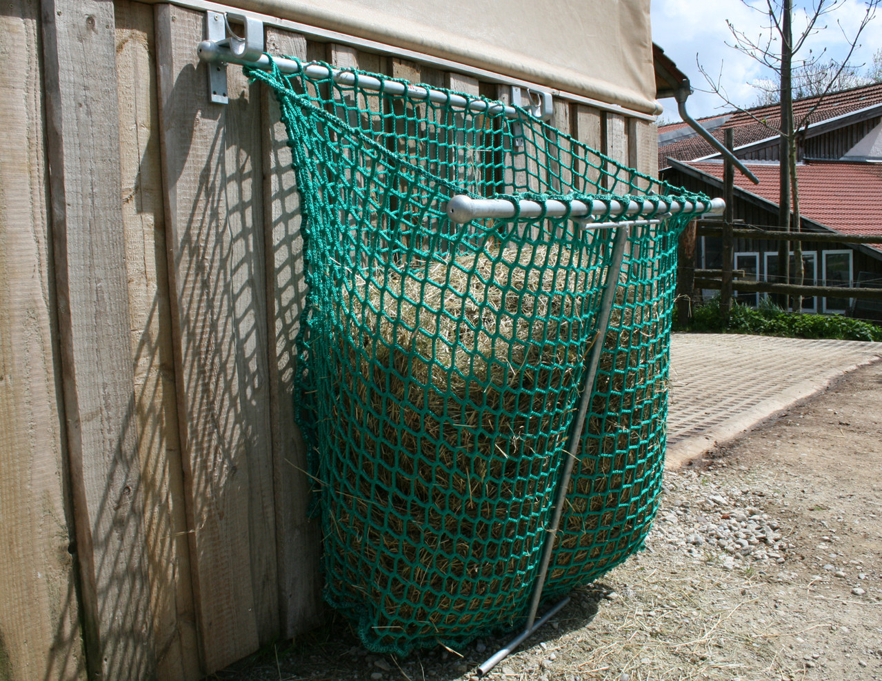 Positionierung der Befüllhilfe (leicht schräg stellen)