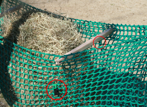 Steckverschluss geöffnet zum befüllen. Die Druckknöpfe bleiben geschlossen, sie halten nur den Verschluss am Netz fest.