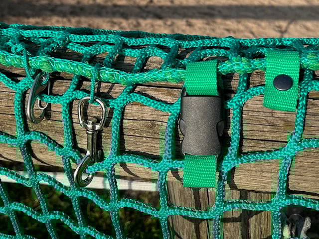 Hier einmal verschieden Verschlüsse: Schnappkarabiner, Wirbelkarabiner, Steckverschluss, doppelter Druckverschluss