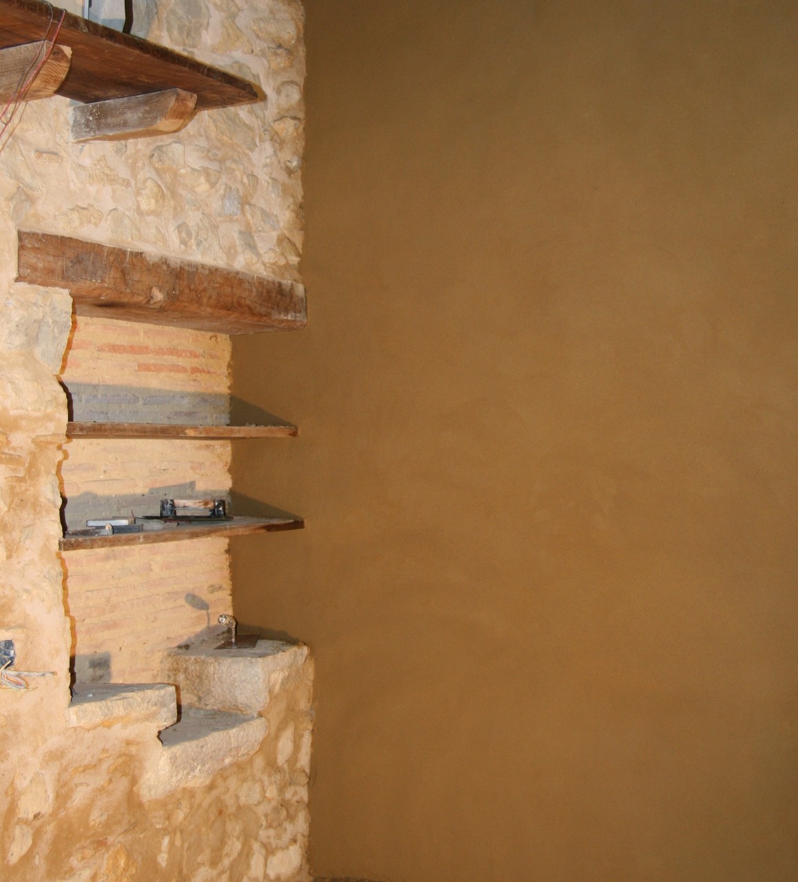 et la finition autour de l'ancien évier