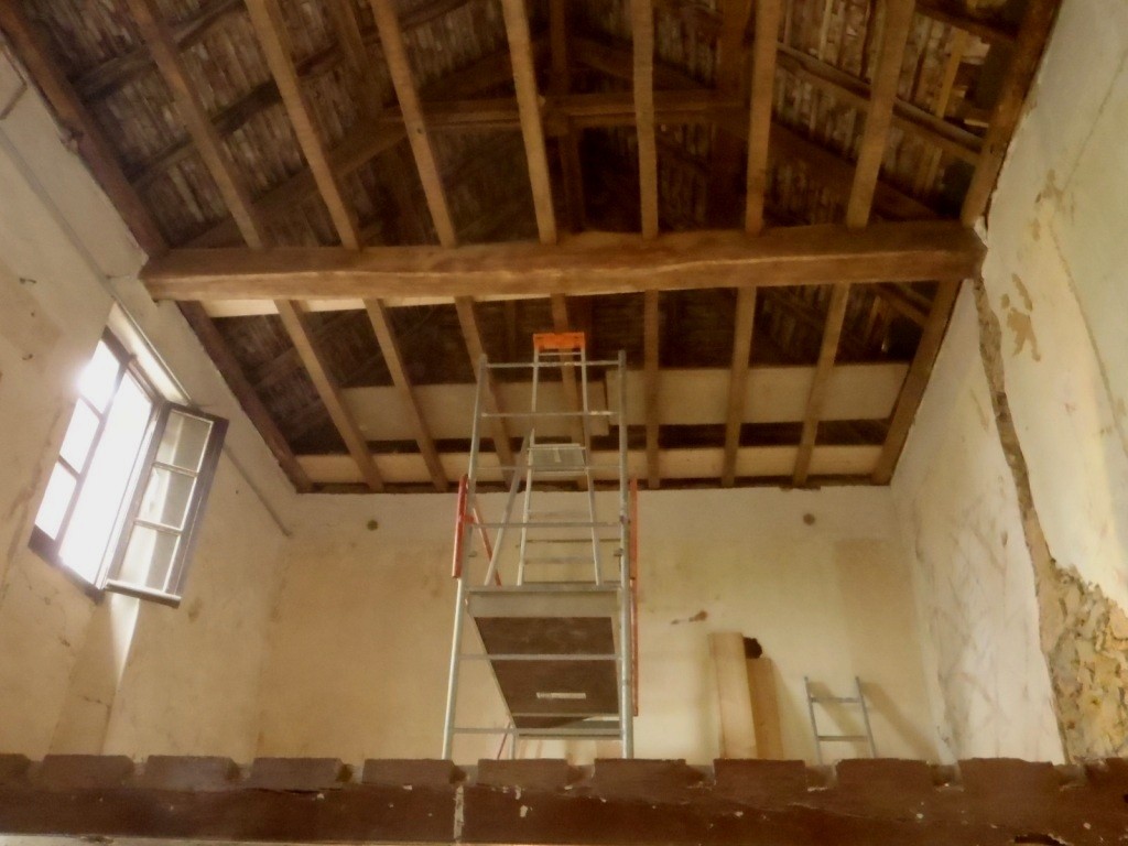 le plancher haut attend qu'on l'habille