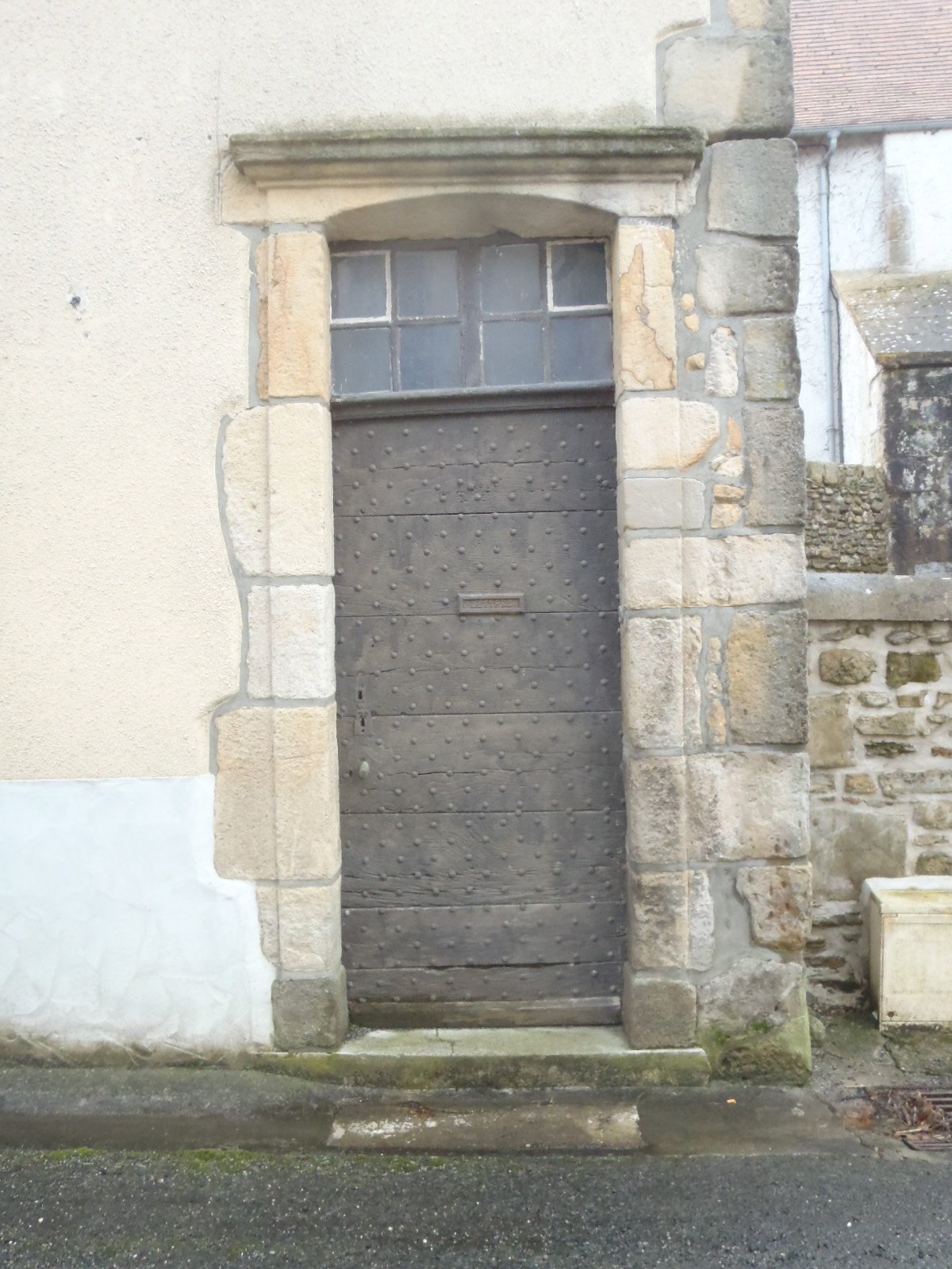 l'ancienne porte d'entrée du presbytère