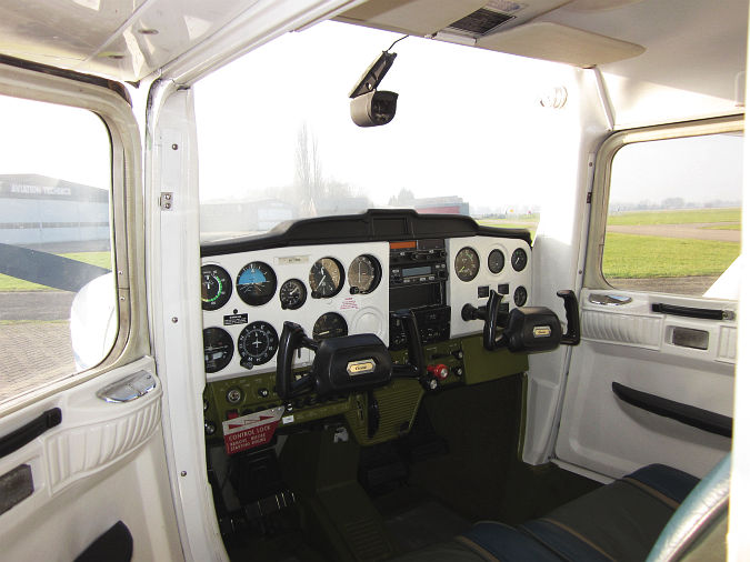 Kado vliegles 20 min. vanaf Teuge (3 pers, max 225kg) - Aangeboden door Sky Service Netherlands