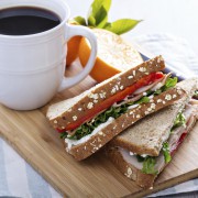 Hight tea aan de kade in Doesburg voor 4 personen - Aangeboden door Stadshotel Doesburg