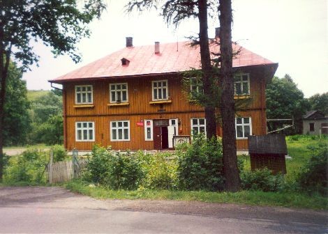 Budynek dawnej szkoły w Wojtkowej. Wybudowany około 1935 roku.