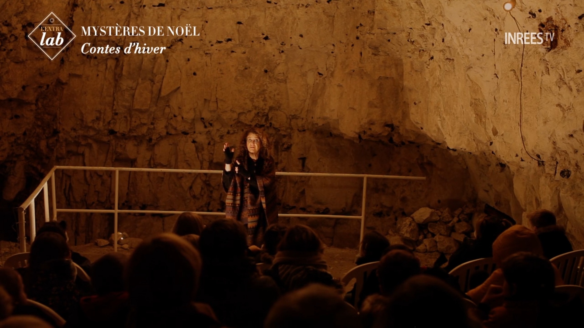 Le couvercle du cercueil s'est ouvert.