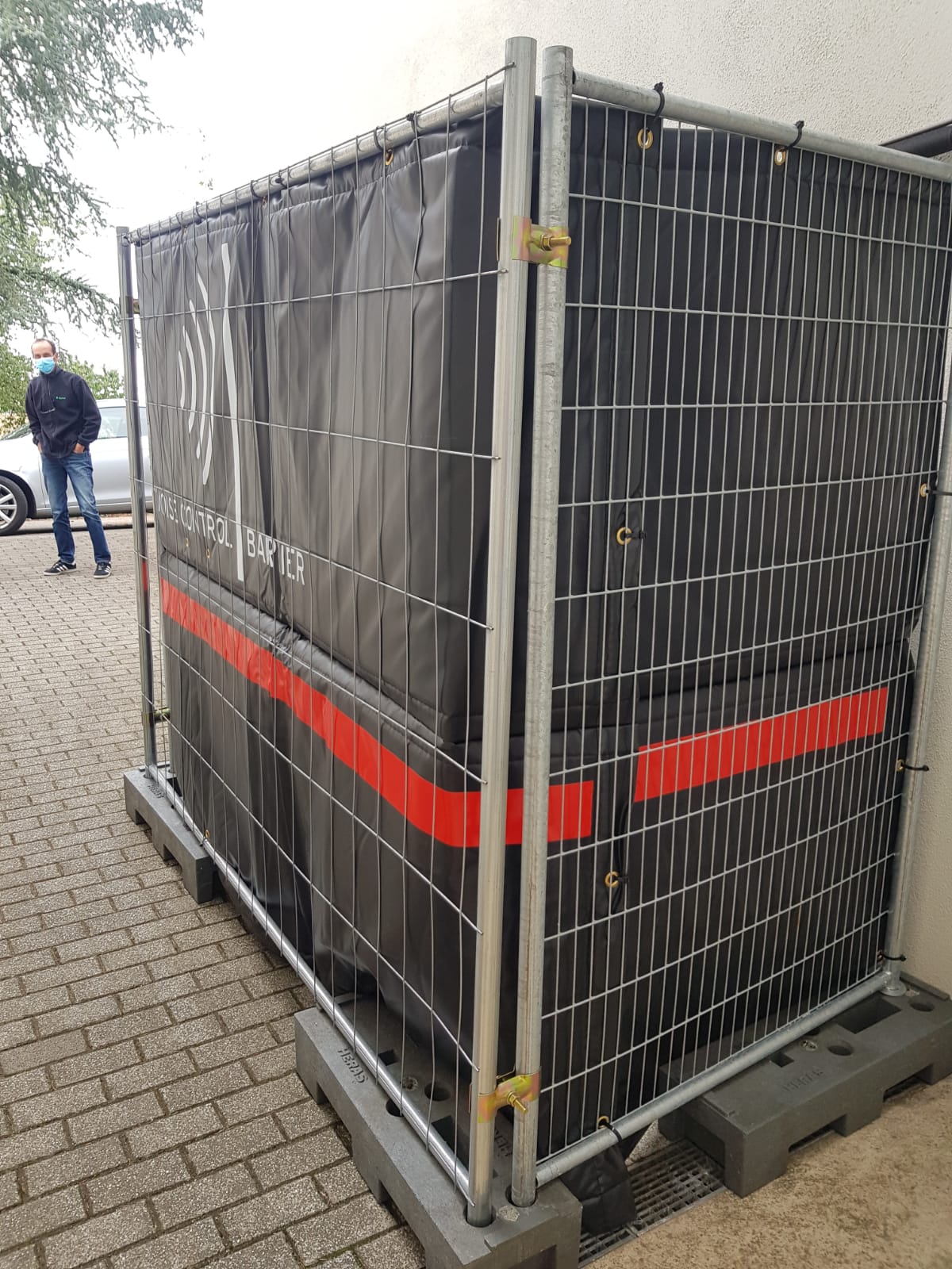 Sonderlösung mit Heras Elementen und Akustikplanen (Petrolina)