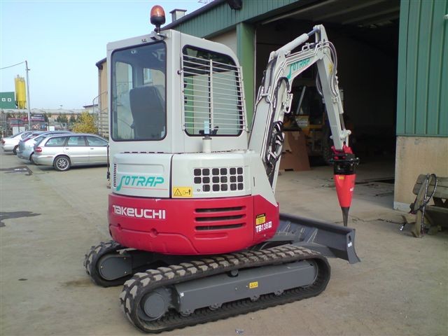 Takeuchi TB 138 FR mit Rammer BR 522 (Sotrap)