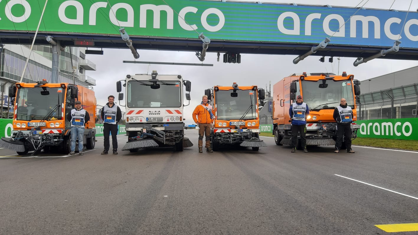 Unsere Dulevo Kehrmaschinen können auch Rennstrecke (Nürburgring)