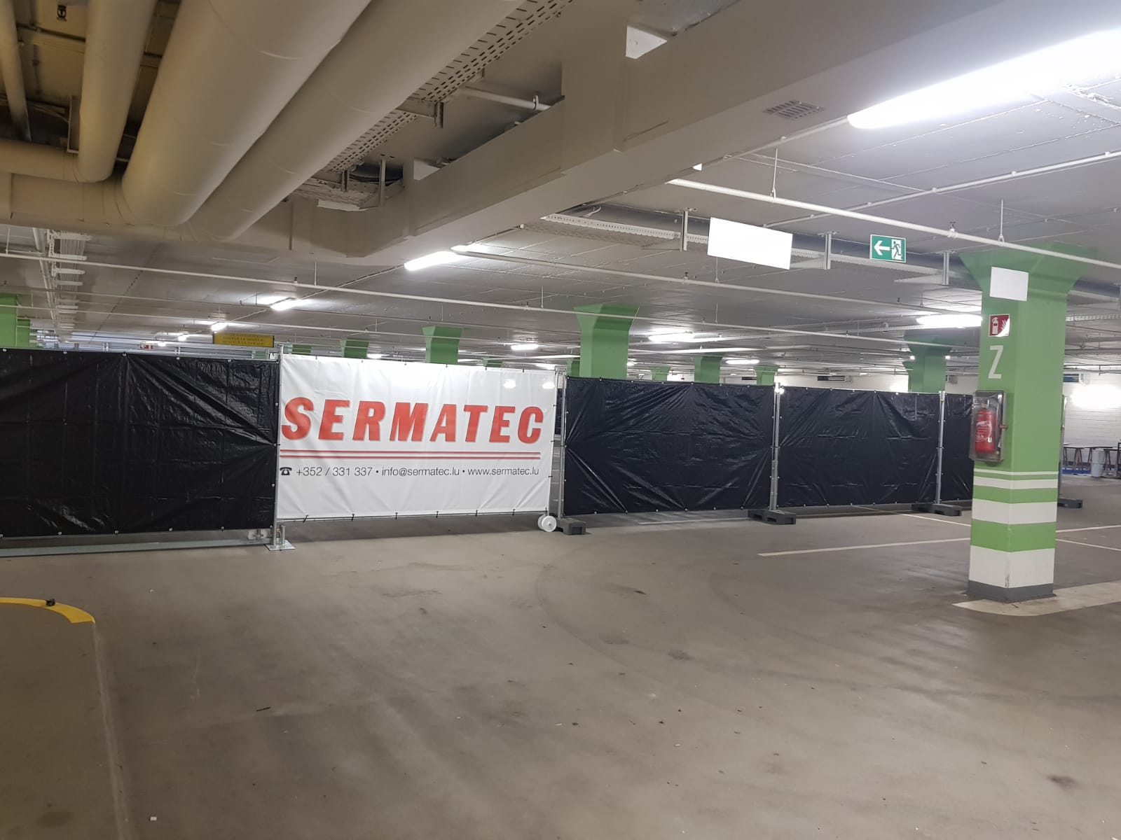 Sonderlösung Heras mit Sichtschutz und Rolltor (Cactus)