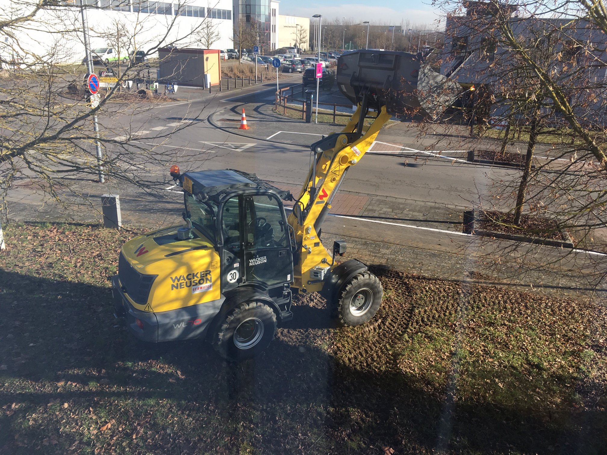 Wir verkaufen auch Radlader  :-)