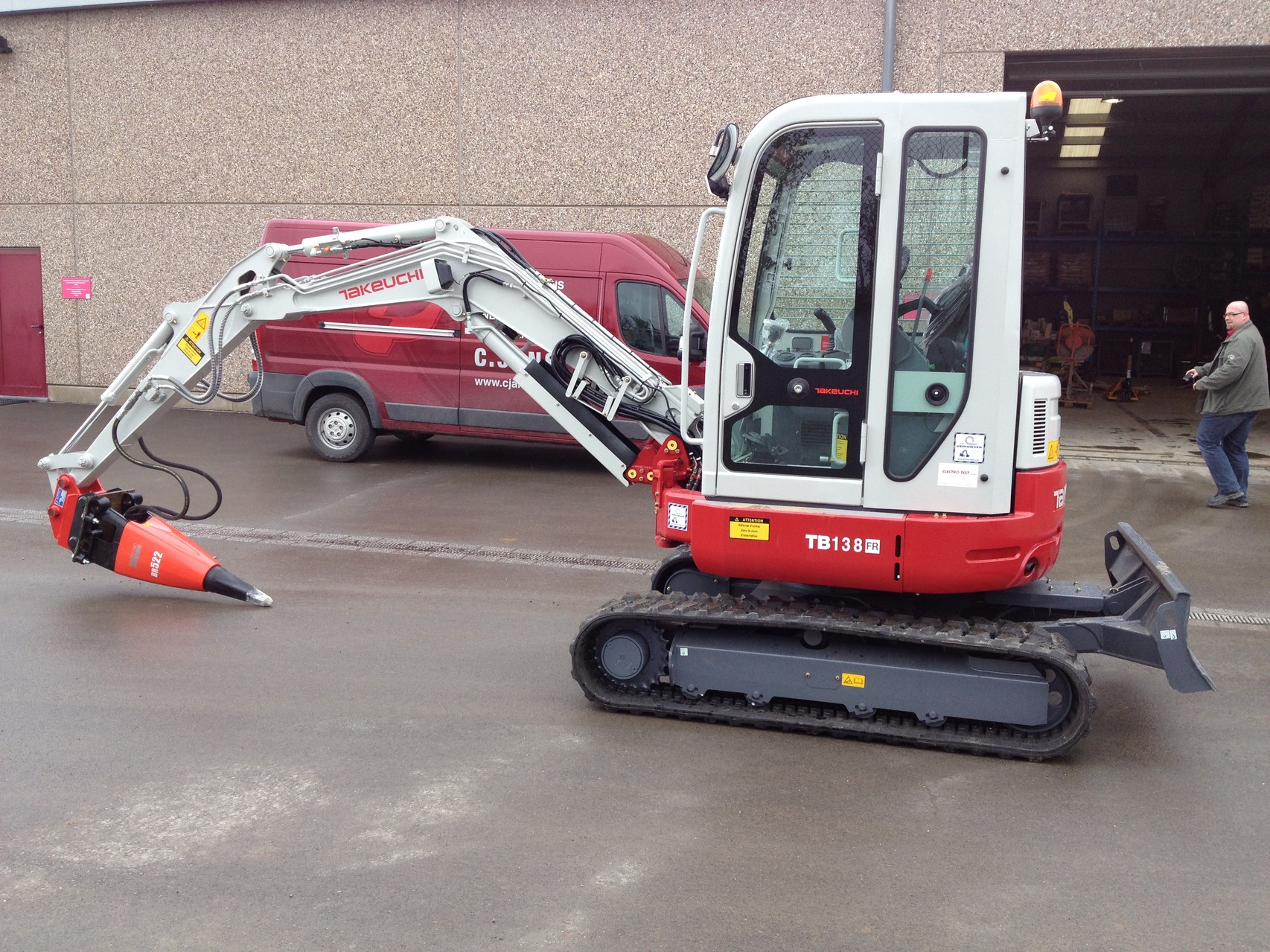 Takeuchi TB 138 FR mit Rammer BR 522 (C. Jans)