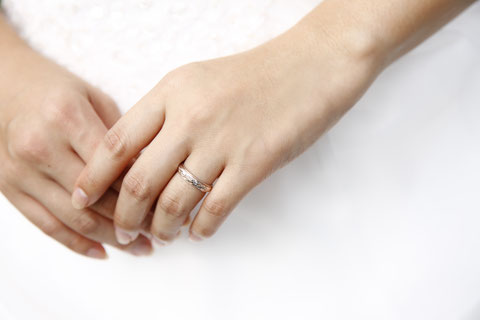 ニキビ岐阜・ニキビ三重・ニキビ富山・ニキビ福井・ニキビ石川・ニキビ金沢・ニキビケア・にきび跡・吹き出物・背中のニキビ・大人ニキビ・アダルトニキビ・アクネ・黒ニキビ・シミ・肝斑・シワ・ちりめんジワ・タルミ・張りがない・弾力がない・ほうれい線・肌アレ・毛穴の開き・毛穴の黒ずみ・毛穴の汚れ・小鼻の黒ずみ・肌の老化・キメがあらい・化粧崩れ・つっぱり感・カサつき・ベタつき・バリア機能の低下・日焼け跡・敏感肌・乾燥肌・脂性肌・混合肌・カサカサ肌・オイリー肌・テカリ・くすみ・透明感がない