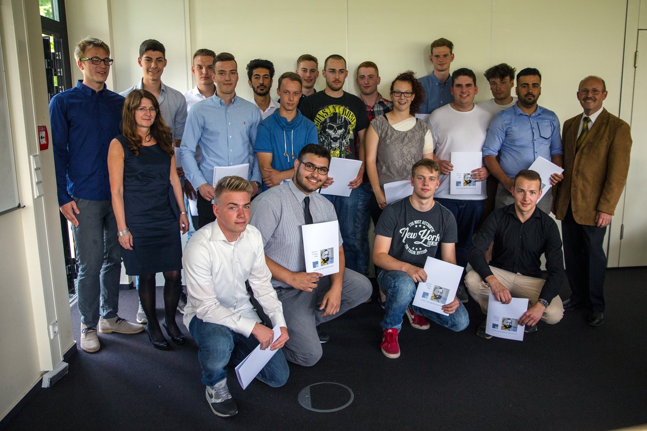 Klasse 12FAm, links Klassenlehrerin Angelika Herwig