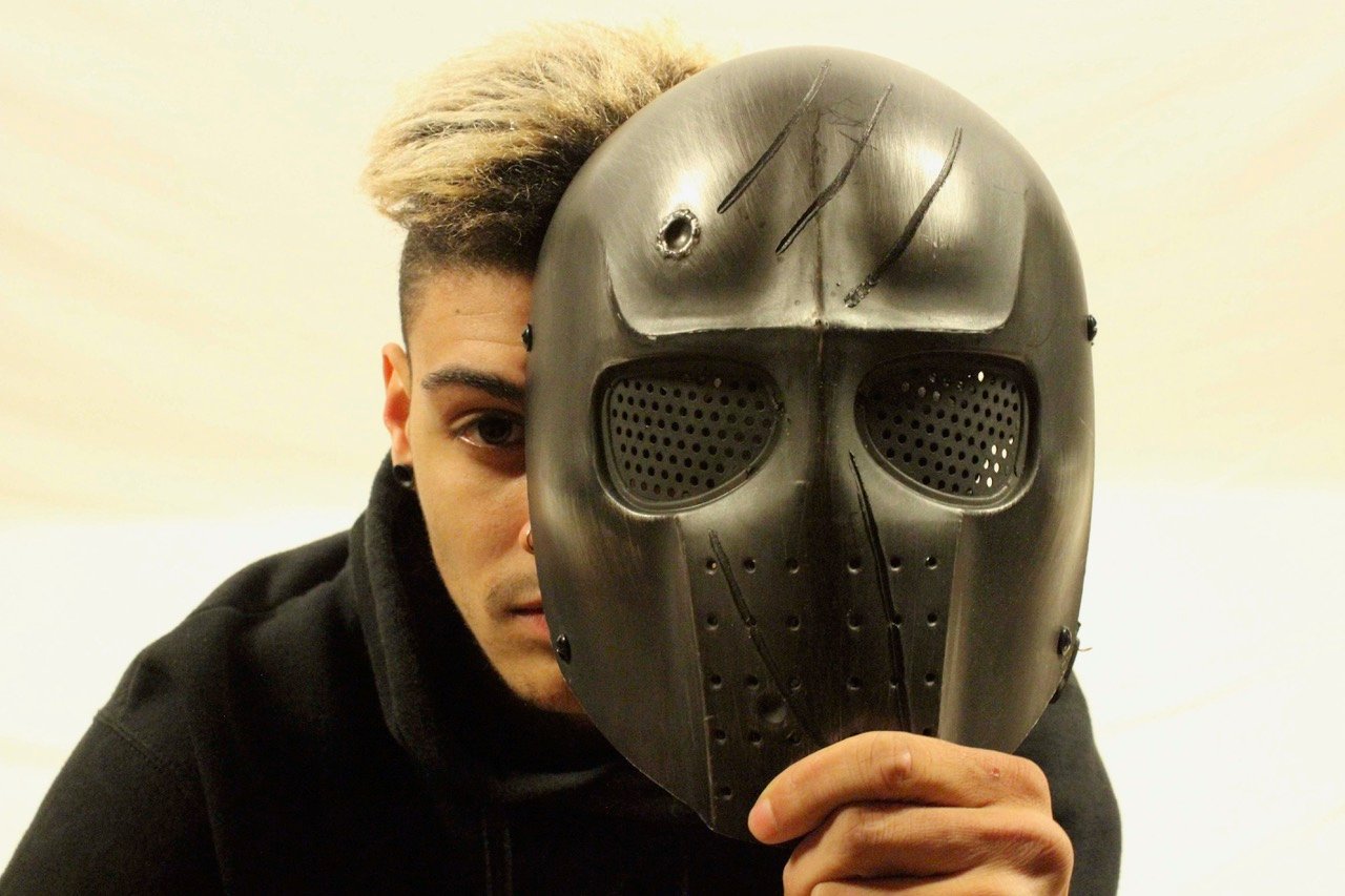 Selbstporträt von Domenic Scherhaufer