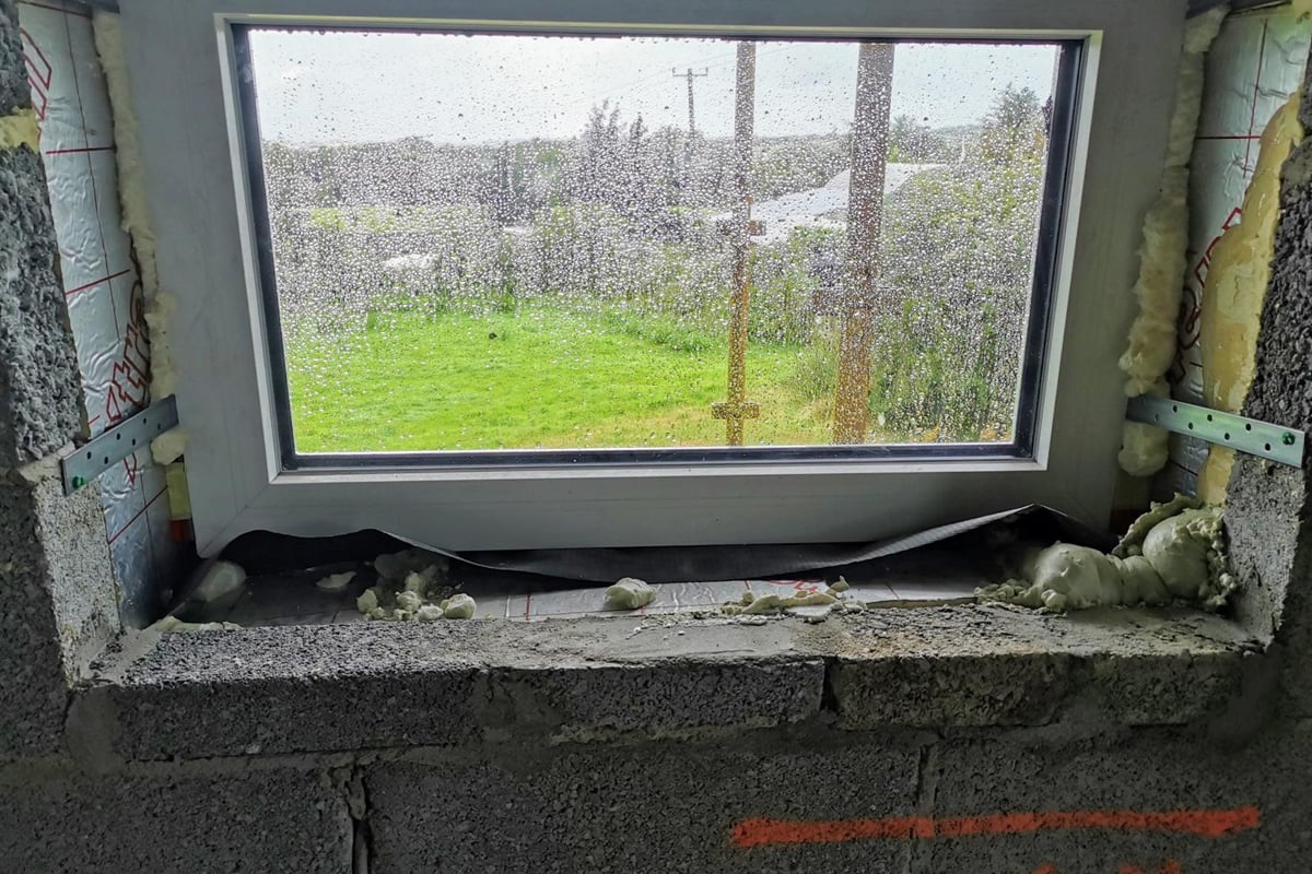 Window taping - no pain, no gain!