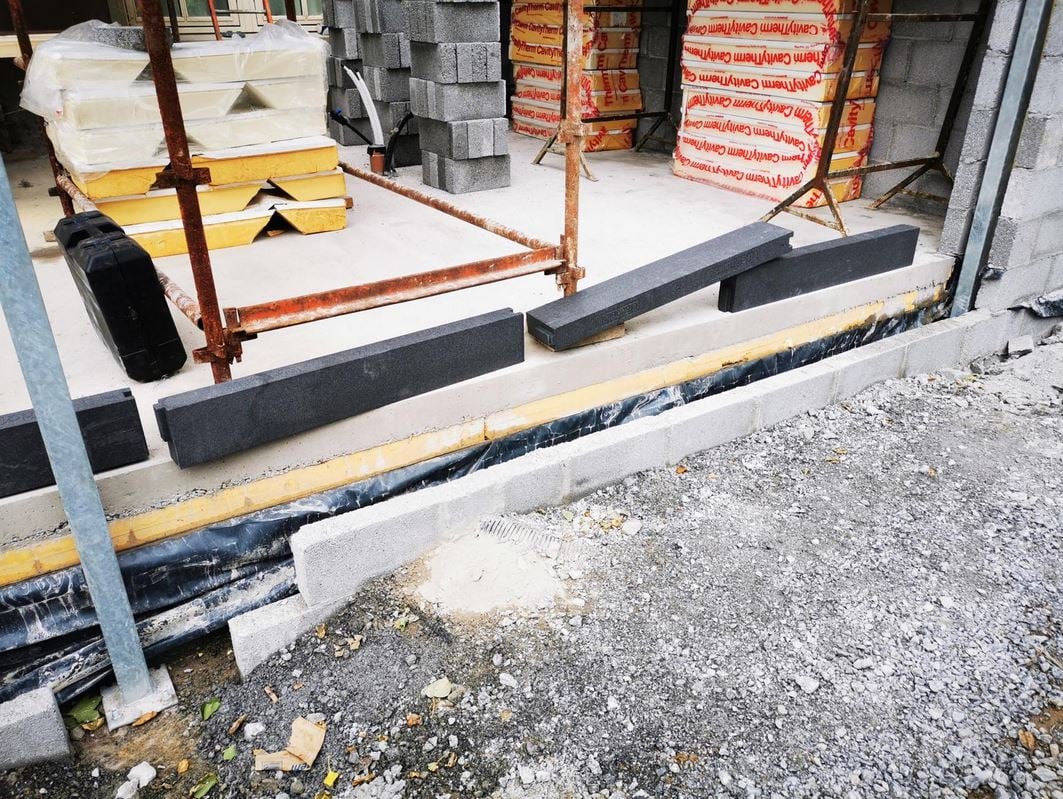 The Challenge: Create a load bearing support without thermal breaks for 3 sliding doors in an extension in Tralee.