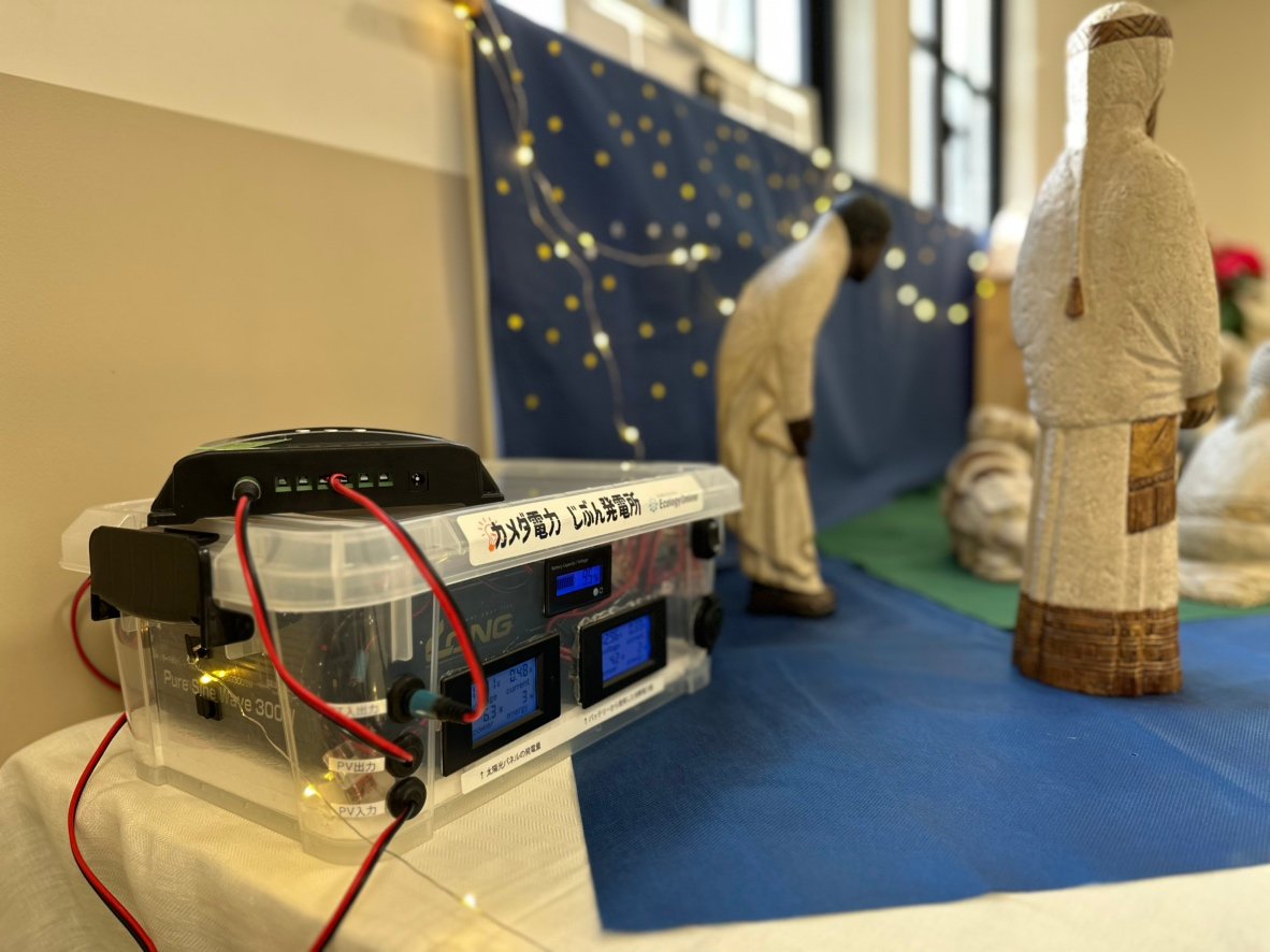 関西学院大学では、クリスマスオーナメントの電飾をじぶん発電所の電力で点灯しました。