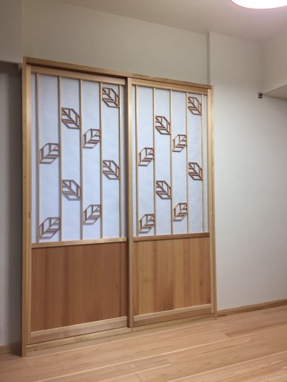 杉板入りリーフ建具