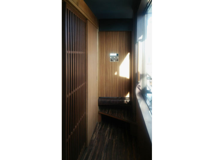 格子建具と　組子細工入りフラッシュ建具