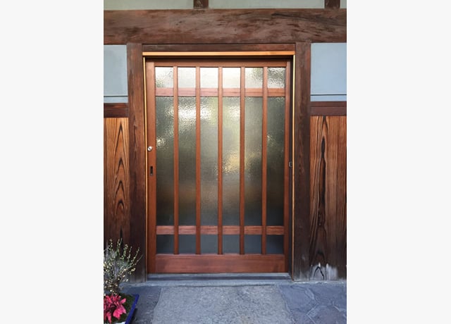 桧の玄関建具