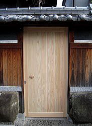 桧くぐり戸
