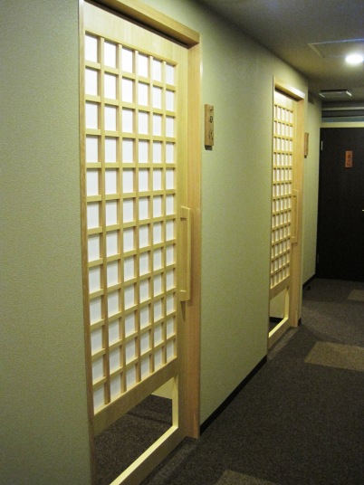 鍼灸院様両面格子戸