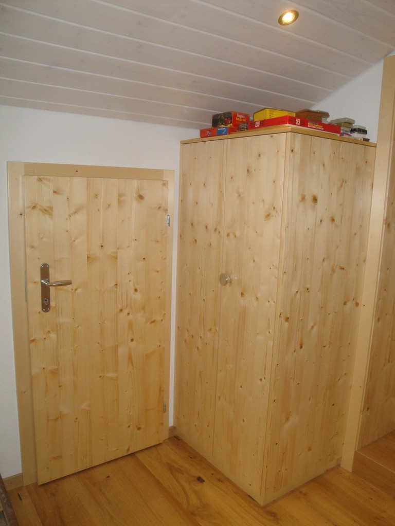 Schrank in Ferienhaus, Linthal