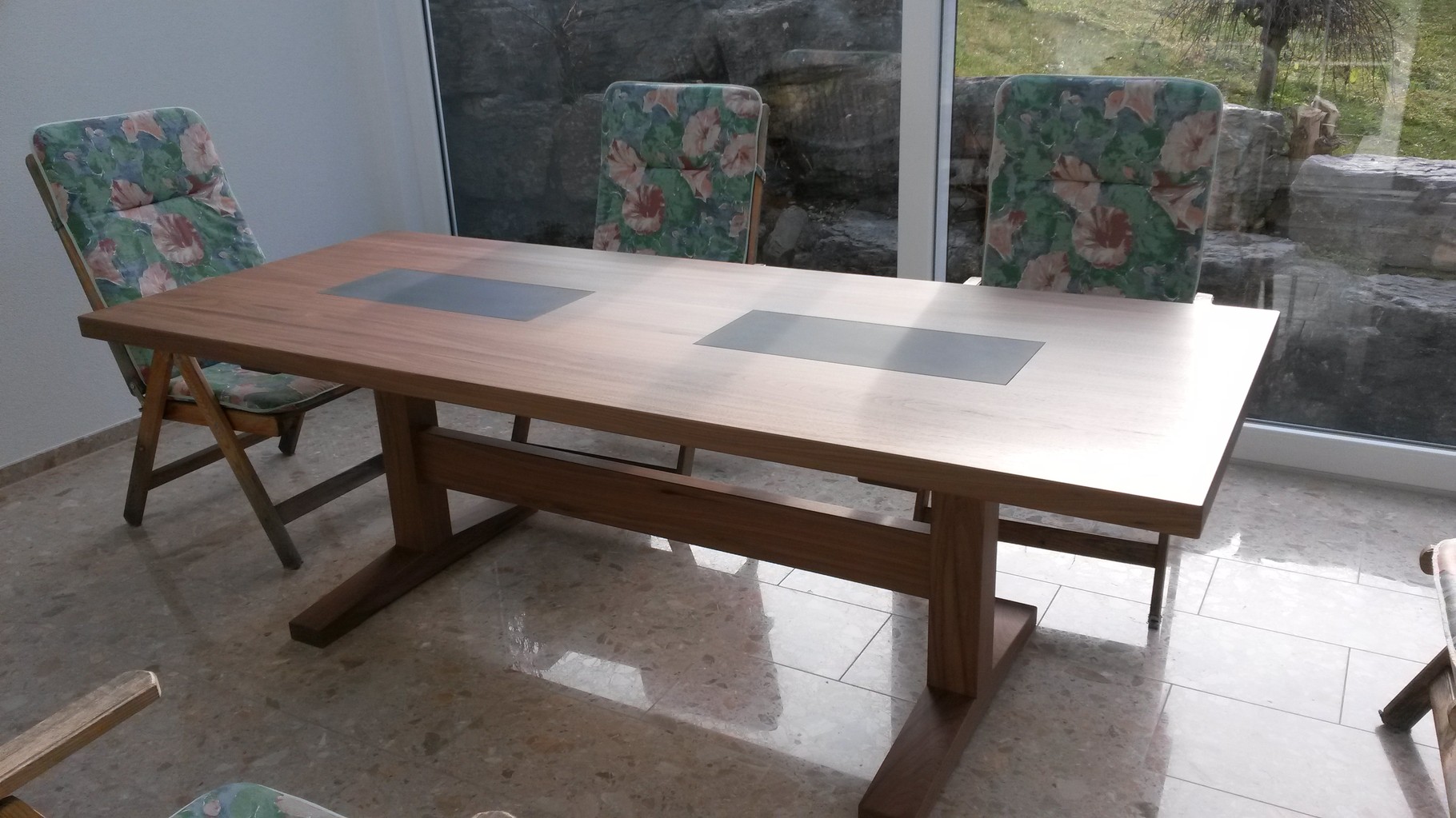 Tisch mit Schiefereinlage