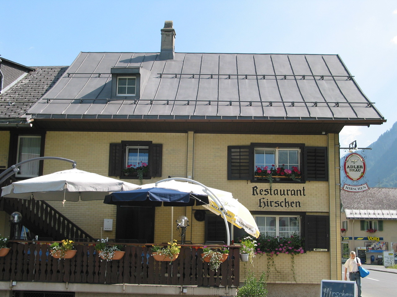 Fassade Restaurant Hirschen vorher, Linthal