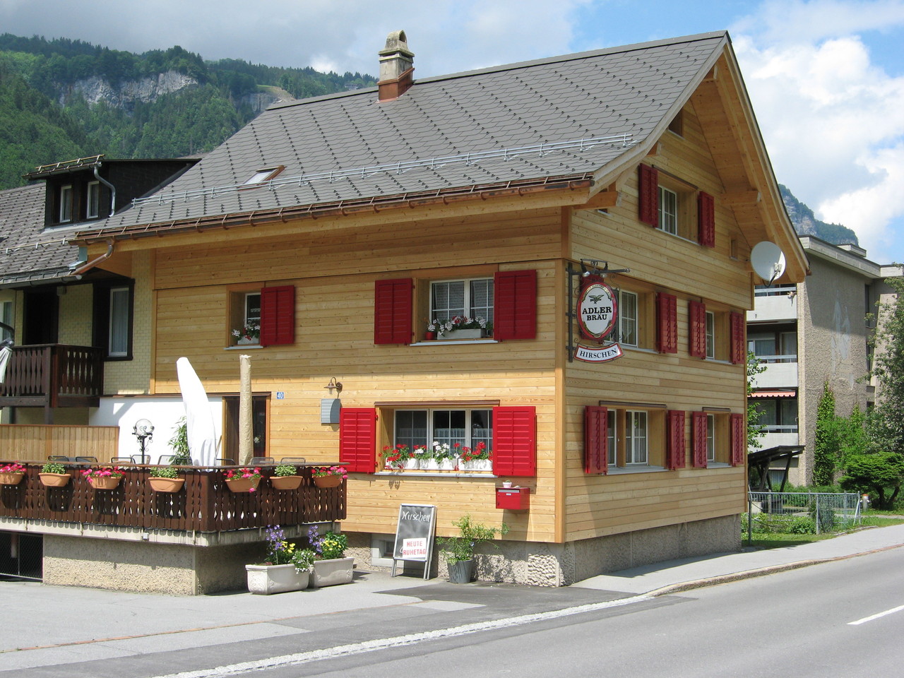 Fassade Restaurant Hirschen neu, Linthal