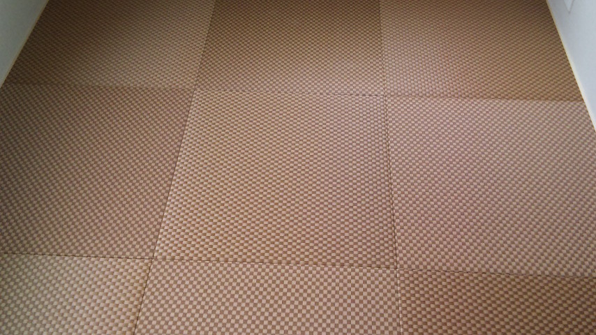 美草　市松ﾀﾞｰｸﾌﾞﾗｳﾝの施工です。