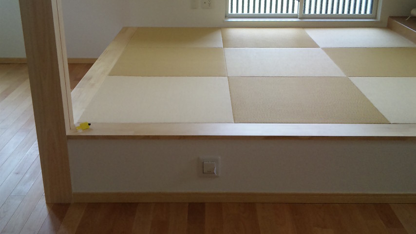 55ミリ厚ﾀﾞｲケン和紙表ヘリ無し畳　黄金色