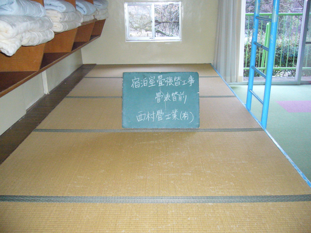 上と下で二段ベッドになっています。