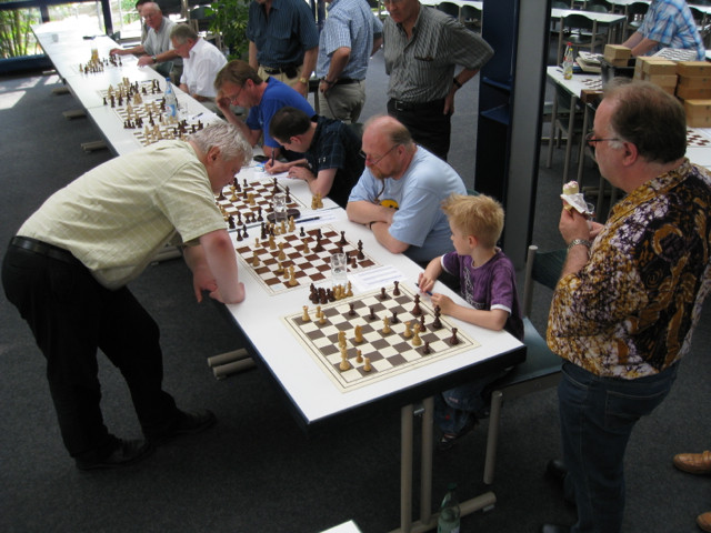 GM Artur Jussupow, Simultanturnier des SKN 1911 e.V., 4.6.2011