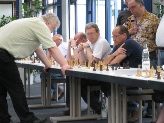 GM Artur Jussupow, Simultanturnier des SKN 1911 e.V., 4.6.2011