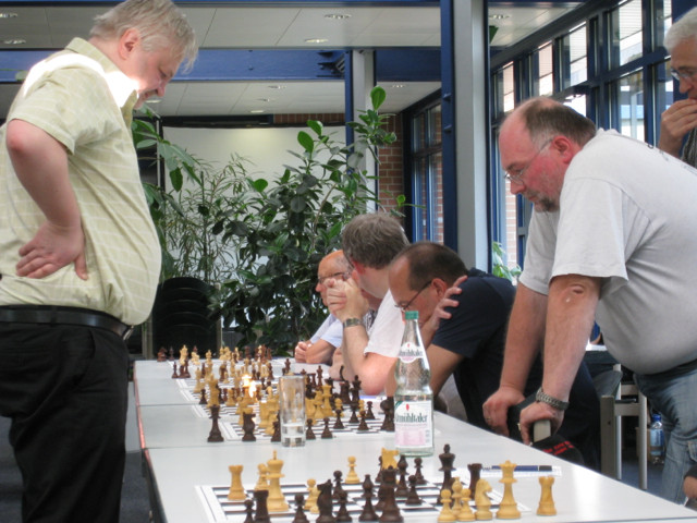 GM Artur Jussupow, Simultanturnier des SKN 1911 e.V., 4.6.2011