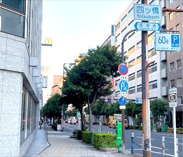 四ツ橋筋沿いに北(梅田方面)へ、本町方向へ進む