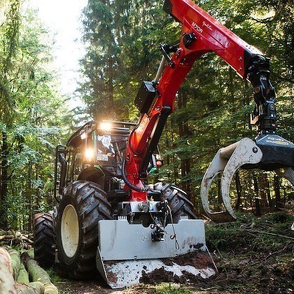 Valtra mit Seilwinde