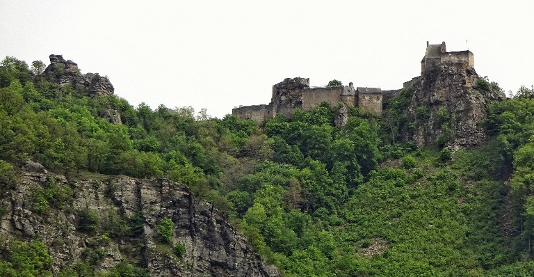 Aggstein mit Party Felsen