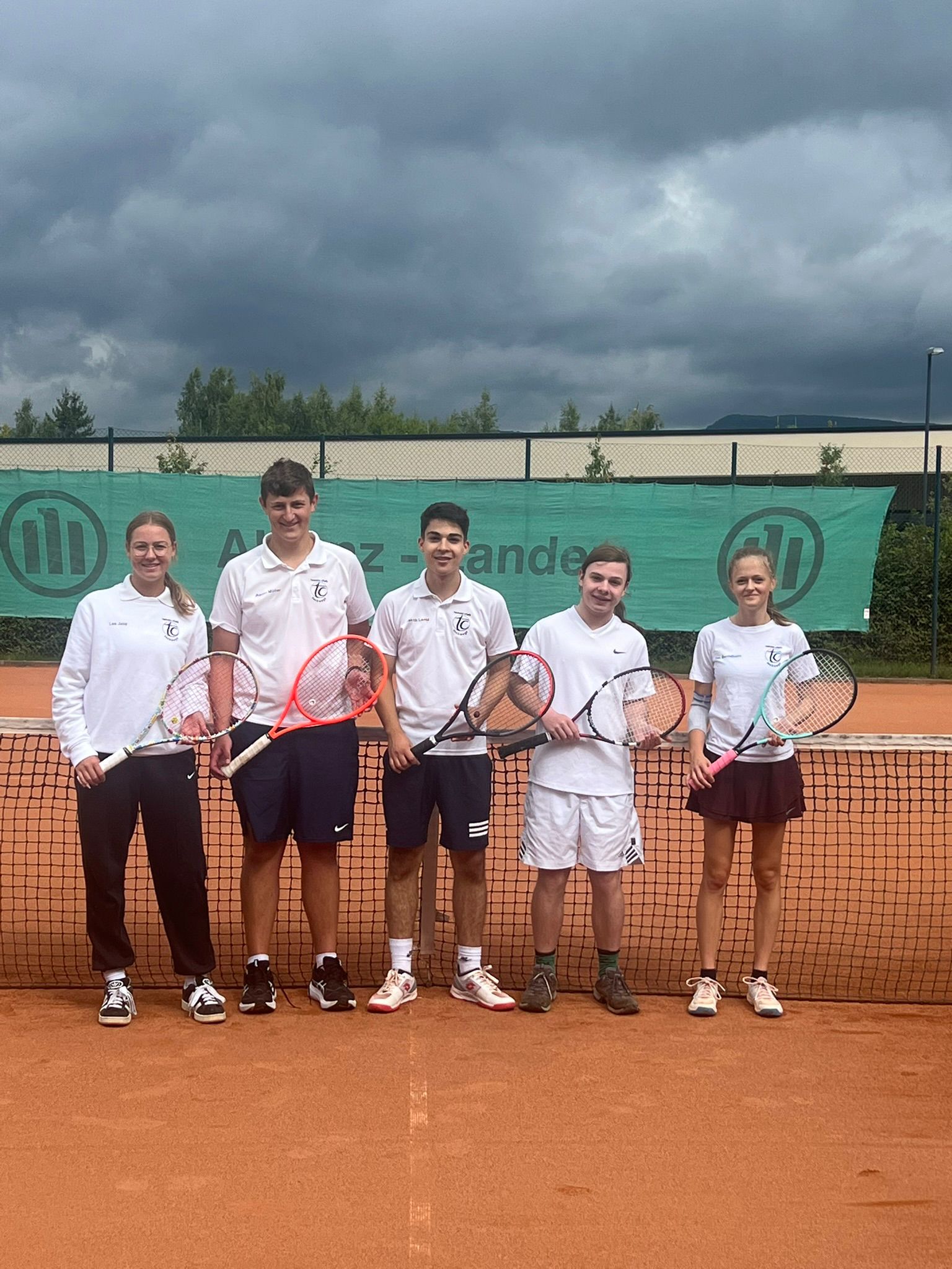 Lea Janz, Aaron Müller, Jakob Lentz, Simon Exner und Sophia Bechthum. Nicht auf dem Bild sind: Simon Janz, Jakob Braun und Henrik Wolf 