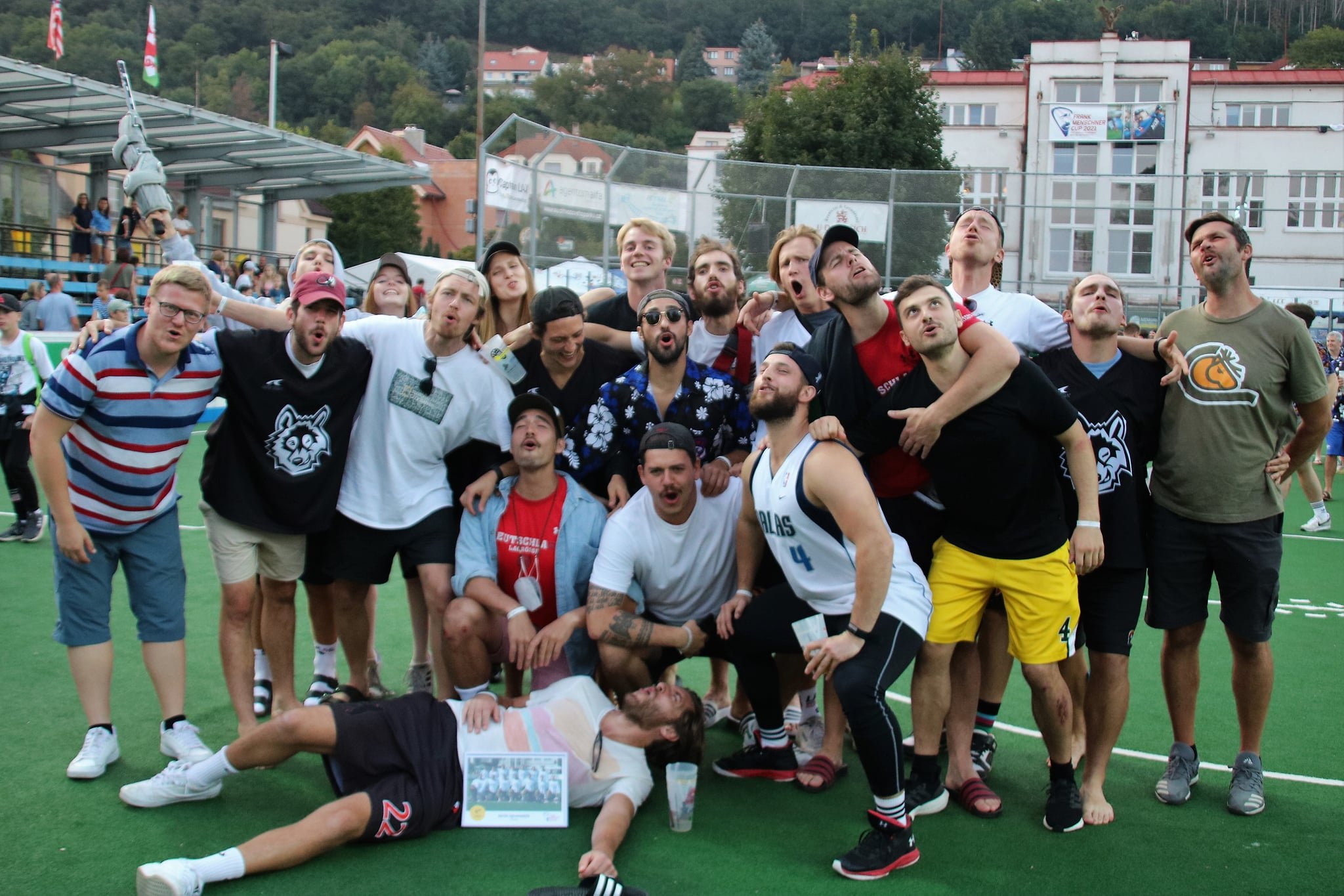 Das Wolfspack im Rudel in der Arena des LCC Radotin (Credit: LCC Radotin)